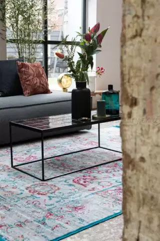 Zuiver Glazed stolík do obývačky 1
